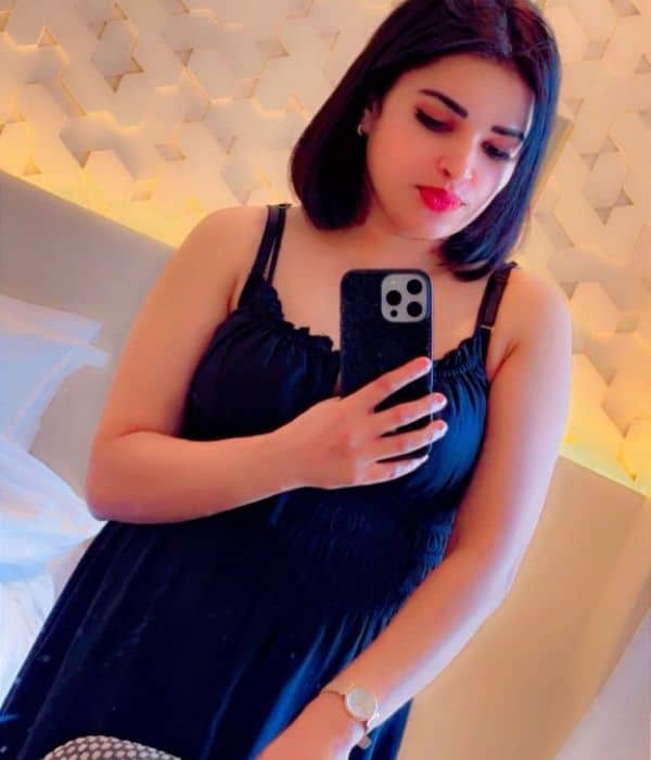 Isha Gupta - Premium professional in Ashram